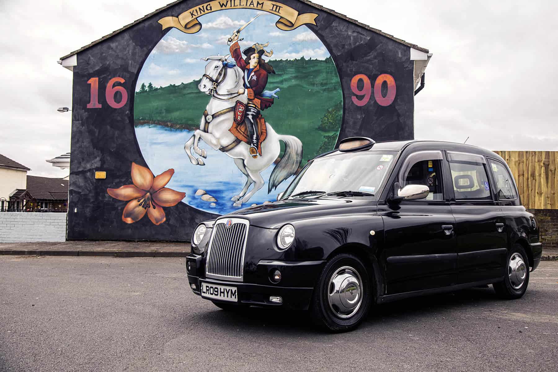 Belfast Supreme 3.5hr Black Taxi Tour 2 in 1
